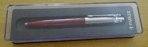 TWO COLLECTABLE PEN SETS - PARKER AND FNB