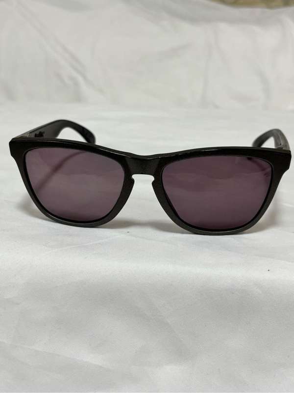 Oakley Frogskins Cat eye Sunglasses markings end of arms