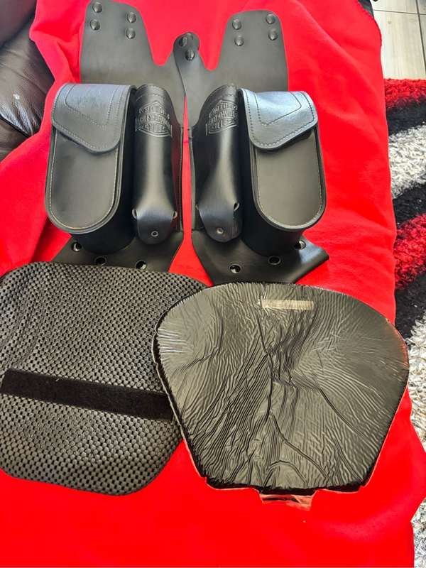 Harley Davidson Saddlebag Guard Bag with Water Bottle holder x 2, Two Gel Seats