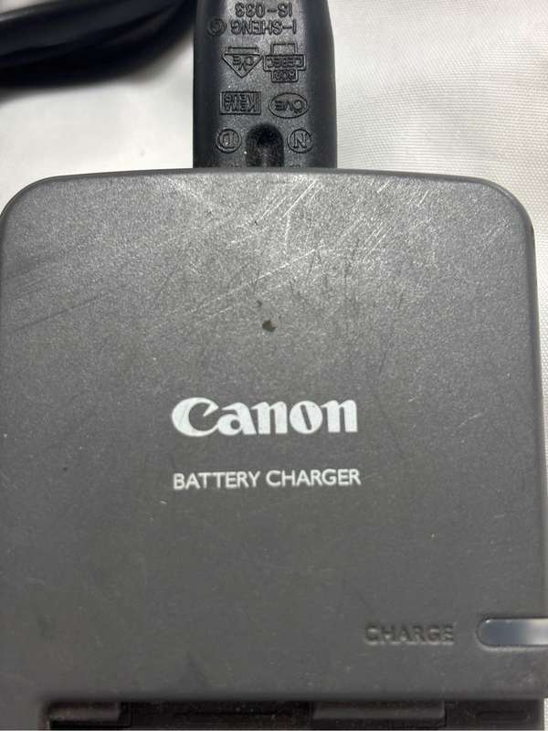 Canon Camera Battery Charger CB-2LWE 8.4v 0.55A