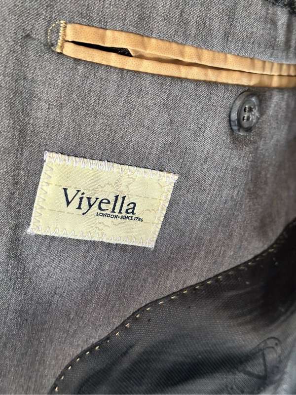 Viyela Suit Grey Jacket Size 44R Pants 33/34