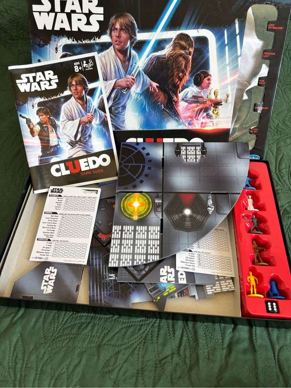 Star Wars Cluedo Board Game 3-6 Players Ages 8+ Free 100 Piece Puzzle
