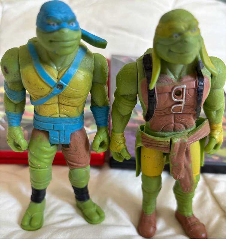 2x Vintage 1980s-1990s Figures and 2x DVDs Enter Shredder & Kraang Invasion