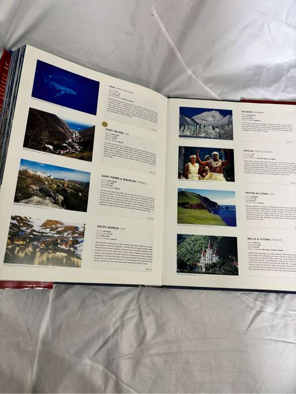 The Travel Book 36cmx28cm isbn 1-74104-451-0