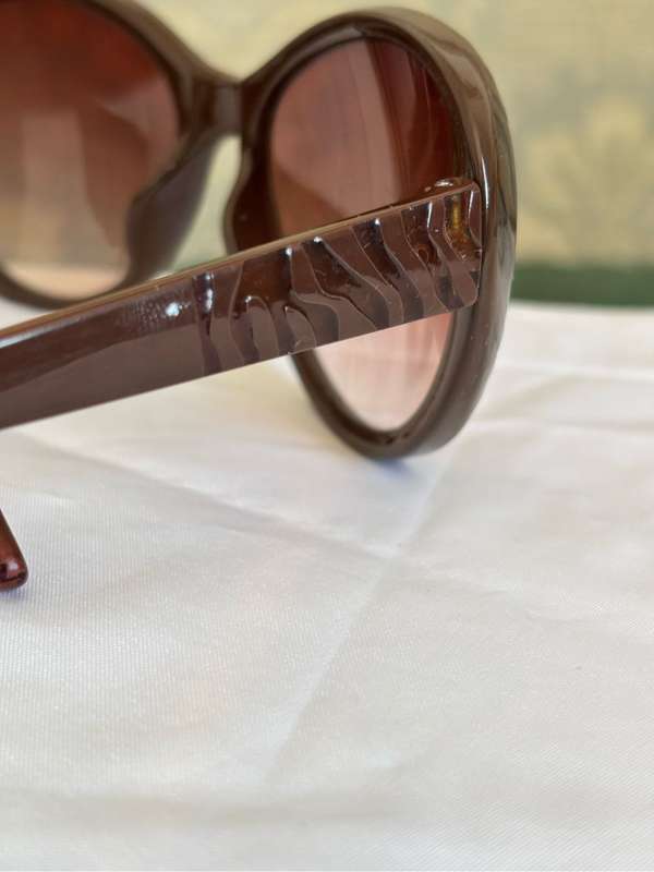 Steve Madden Sunglasses Brown PDSML1203-B S5355 BRN light scratches inside lense