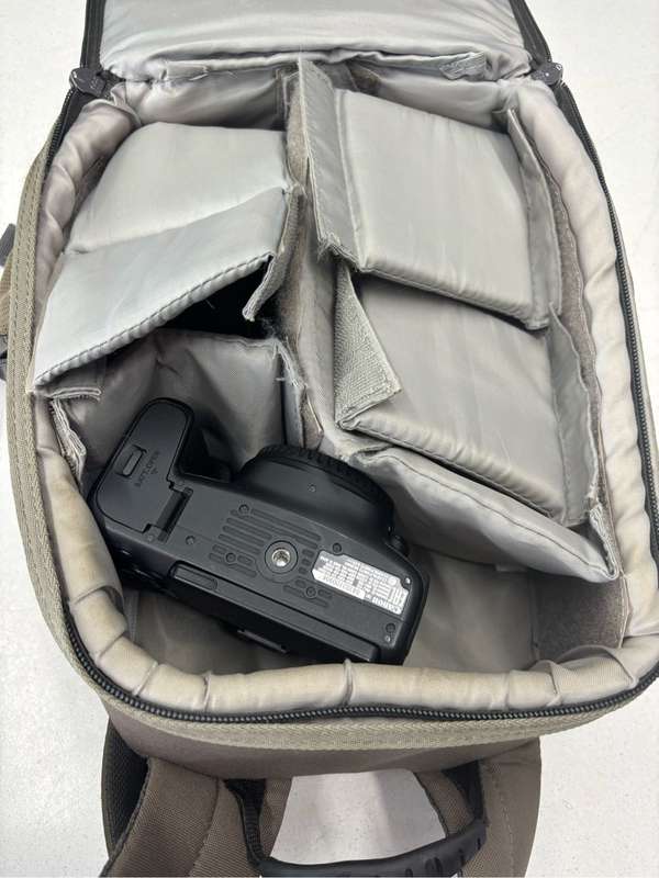 Canon 77D Camera Body, Charrger, Battery and Camera Bag, Body Cap, Memory Card