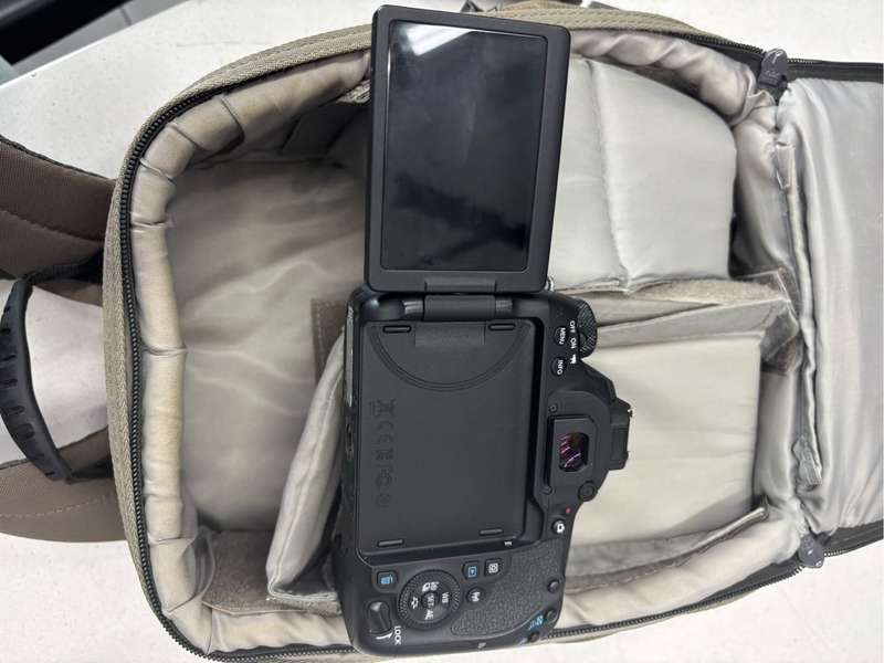 Canon 77D Camera Body, Charrger, Battery and Camera Bag, Body Cap, Memory Card