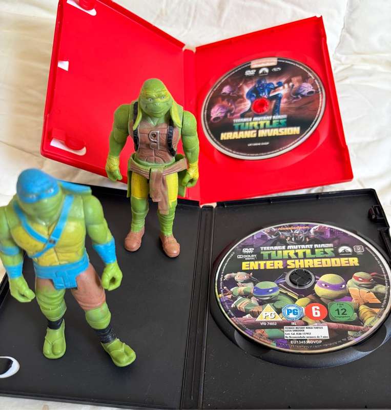 2x Vintage 1980s-1990s Figures and 2x DVDs Enter Shredder & Kraang Invasion