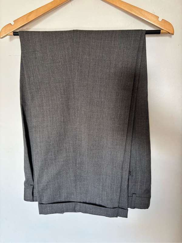 Viyela Suit Grey Jacket Size 44R Pants 33/34