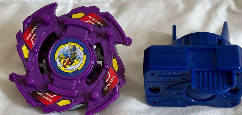 Vintage Collectable Bayblade Griffon Hasbro 2002 metal centre and Launcher piece blue