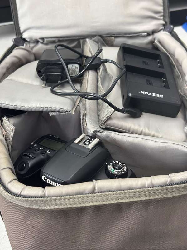 Canon 77D Camera Body, Charrger, Battery and Camera Bag, Body Cap, Memory Card