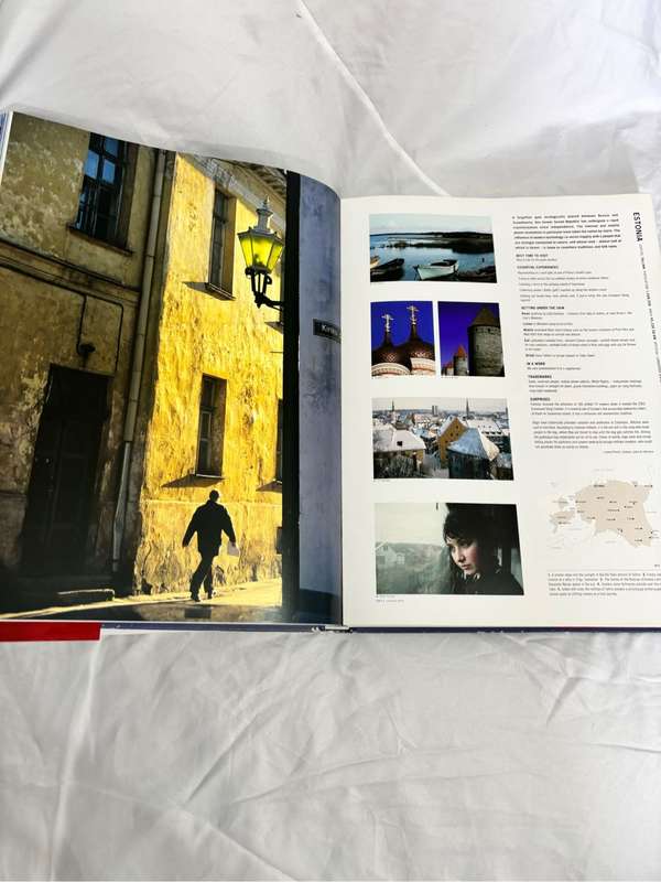 The Travel Book 36cmx28cm isbn 1-74104-451-0