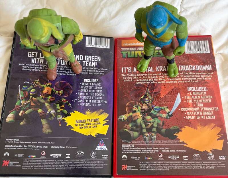 2x Vintage 1980s-1990s Figures and 2x DVDs Enter Shredder & Kraang Invasion