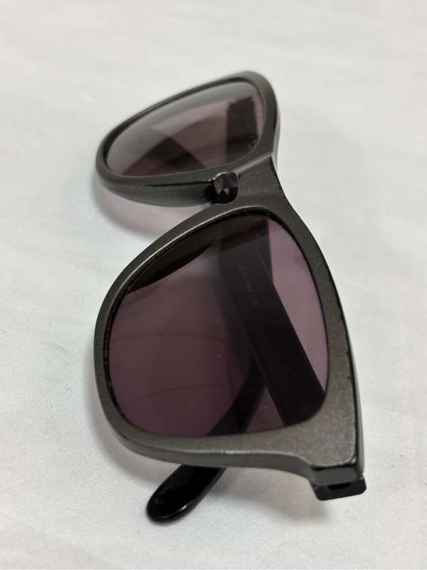 Oakley Frogskins Cat eye Sunglasses markings end of arms