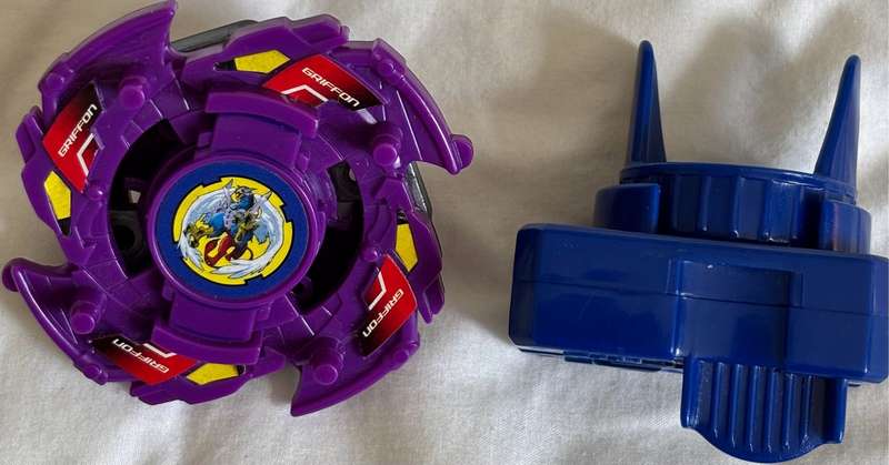 Vintage Collectable Bayblade Griffon Hasbro 2002 metal centre and Launcher piece blue