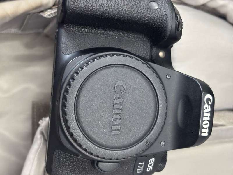 Canon 77D Camera Body, Charrger, Battery and Camera Bag, Body Cap, Memory Card