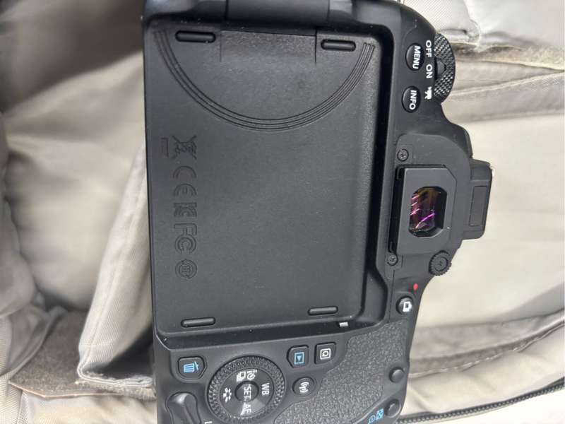 Canon 77D Camera Body, Charrger, Battery and Camera Bag, Body Cap, Memory Card