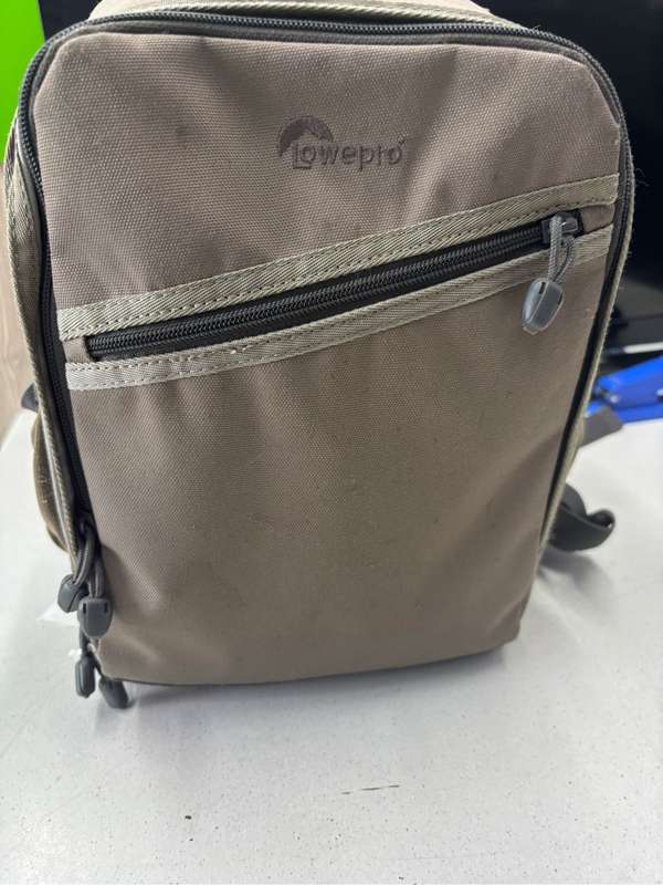 Canon 77D Camera Body, Charrger, Battery and Camera Bag, Body Cap, Memory Card