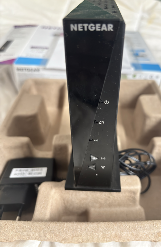 Netgear N300 WiFi Router Model WNR 2000v5