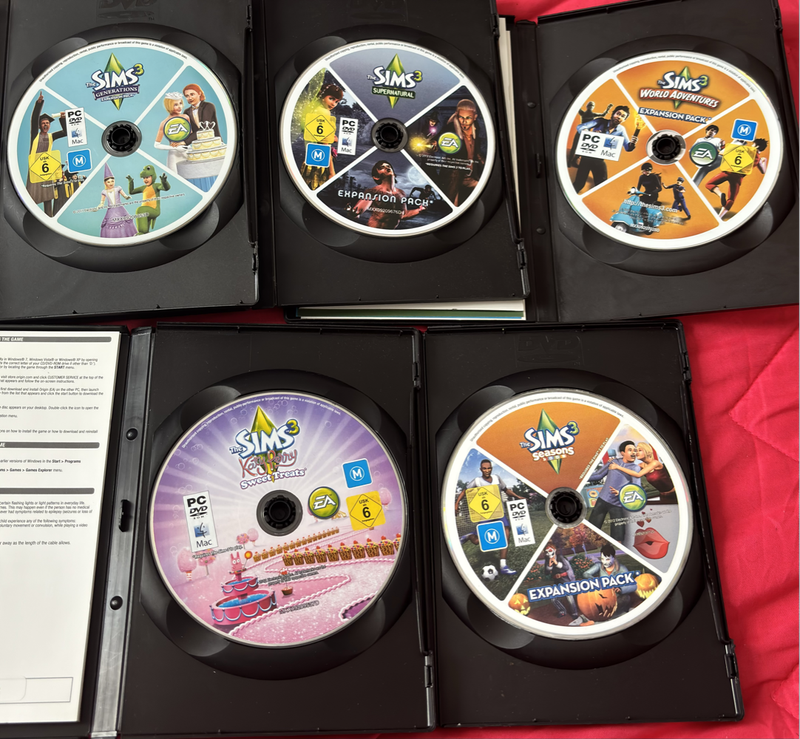 PC DVD Sims 3 Lot of five Games