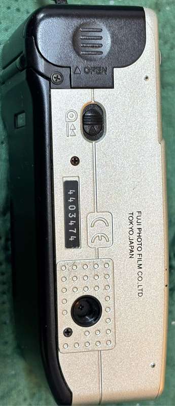 Fujifilm Clear Shot 20 Auto Point & Shoot Camera Made in Japan