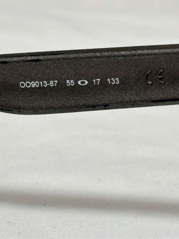 Oakley Frogskins Cat eye Sunglasses markings end of arms