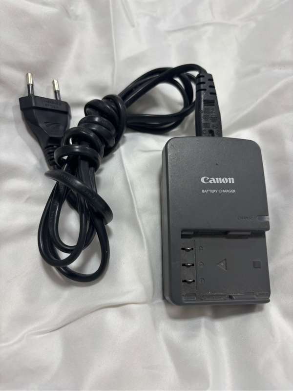 Canon Camera Battery Charger CB-2LWE 8.4v 0.55A
