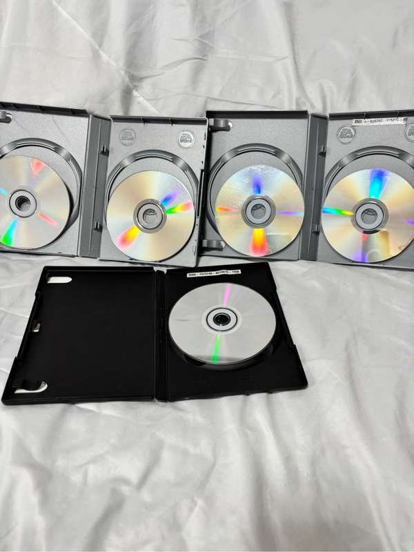 PC CD ROM The Sims 3 Games lot Unleashed , Vacation , Sims 2 disk 1