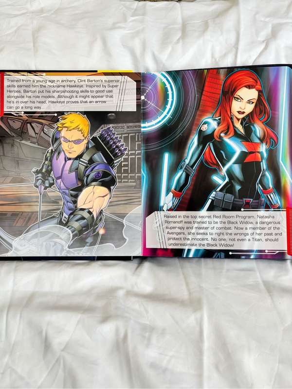 Marvel Avengers Assemble and Avengers Storybook, 11 and 9 Figurines and Large Playmat
