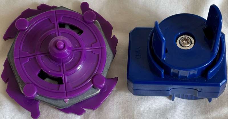 Vintage Collectable Bayblade Griffon Hasbro 2002 metal centre and Launcher piece blue