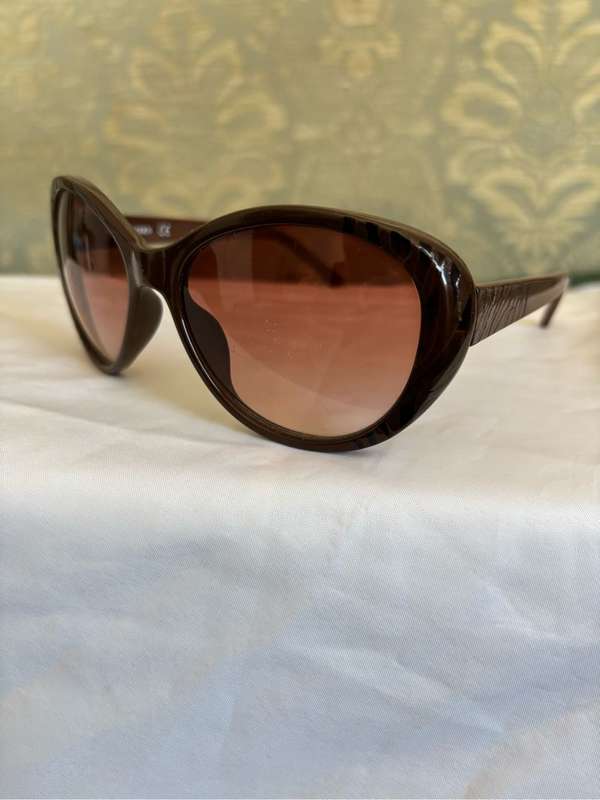 Steve Madden Sunglasses Brown PDSML1203-B S5355 BRN light scratches inside lense