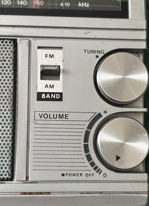 Vintage AM/FM 2 Band Radio Playmate British Reg. No. 1013240 Made Hong Kong