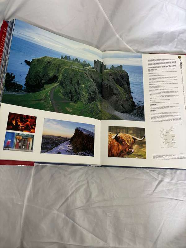 The Travel Book 36cmx28cm isbn 1-74104-451-0
