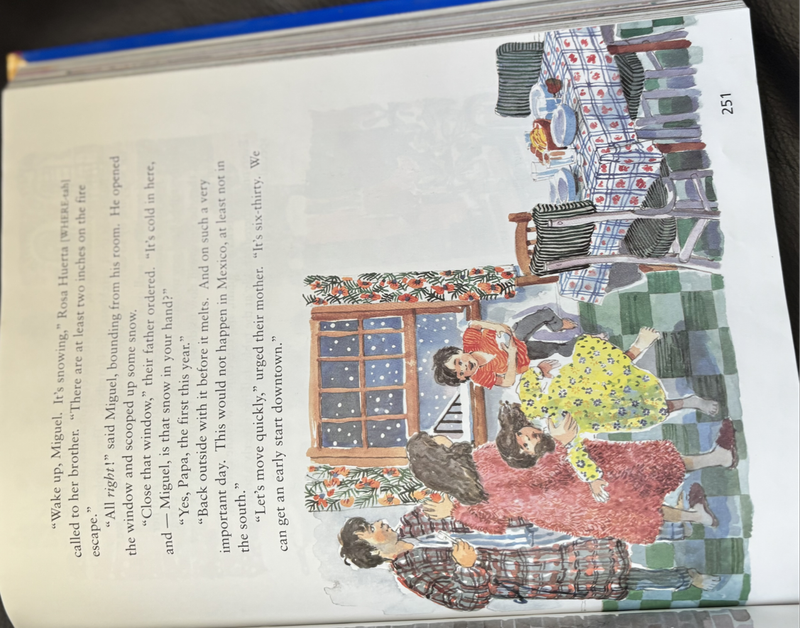 Houghton Mifflin Reading Traditions A Legacy of Literacy 720 Pages