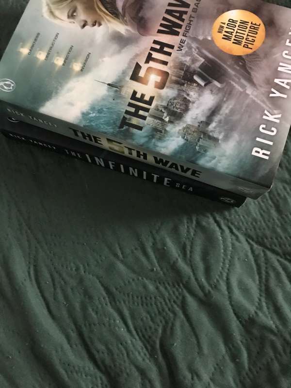 Rick Yancey Lot 2 books The Infinite Sea and The 5th Wave