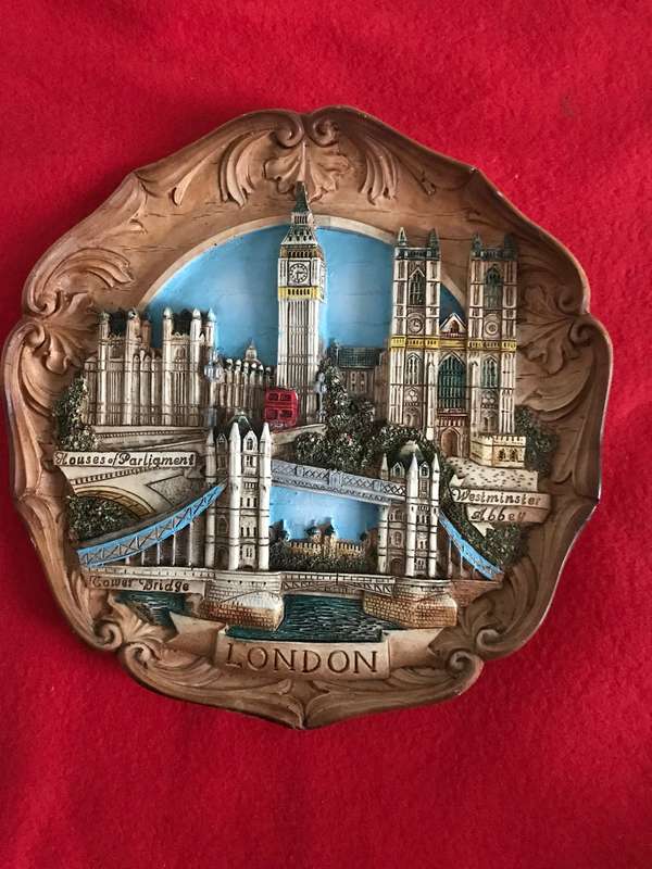 London Souvenir Rare Vintage 3D Colored Collectible Wall Plate hanging decore