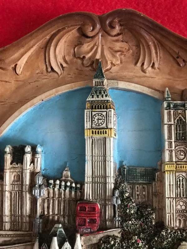 London Souvenir Rare Vintage 3D Colored Collectible Wall Plate hanging decore