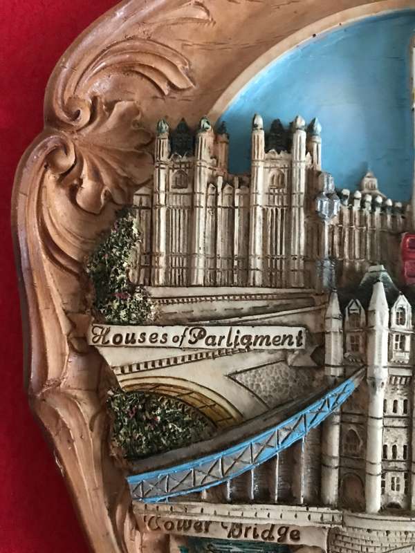 London Souvenir Rare Vintage 3D Colored Collectible Wall Plate hanging decore