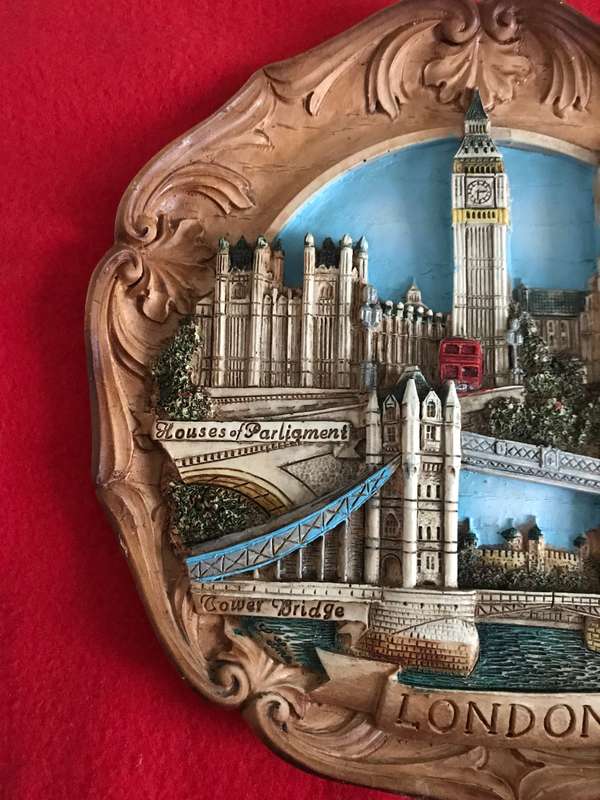 London Souvenir Rare Vintage 3D Colored Collectible Wall Plate hanging decore