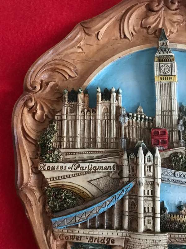 London Souvenir Rare Vintage 3D Colored Collectible Wall Plate hanging decore