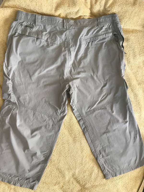 Columbia Mens Cargo Shorts 3/4 size XL beige made in Vietnam