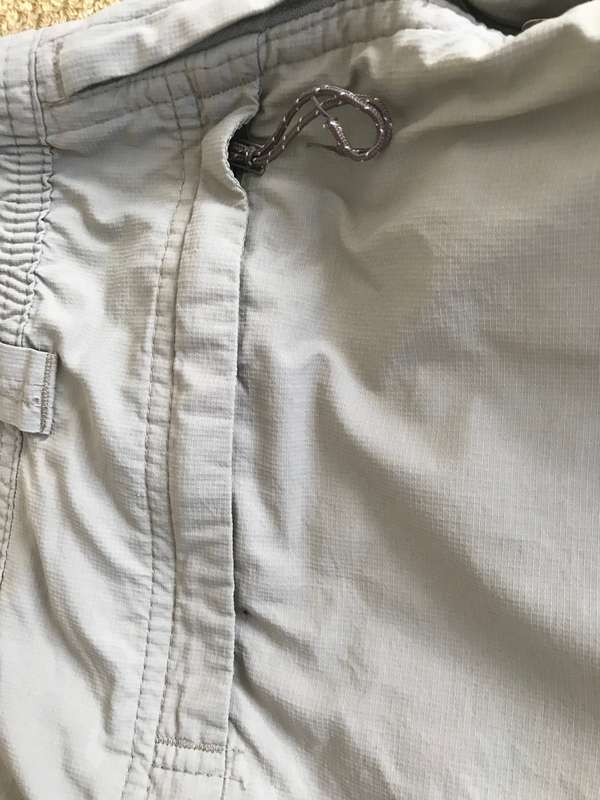 Columbia Mens Cargo Shorts 3/4 size XL beige made in Vietnam