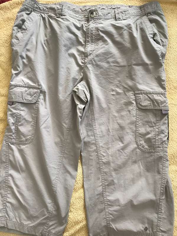 Columbia Mens Cargo Shorts 3/4 size XL beige made in Vietnam