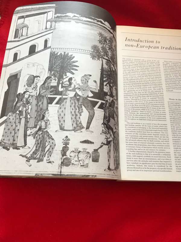 vintage 1978 The Larousse Encyclopedia Of music 