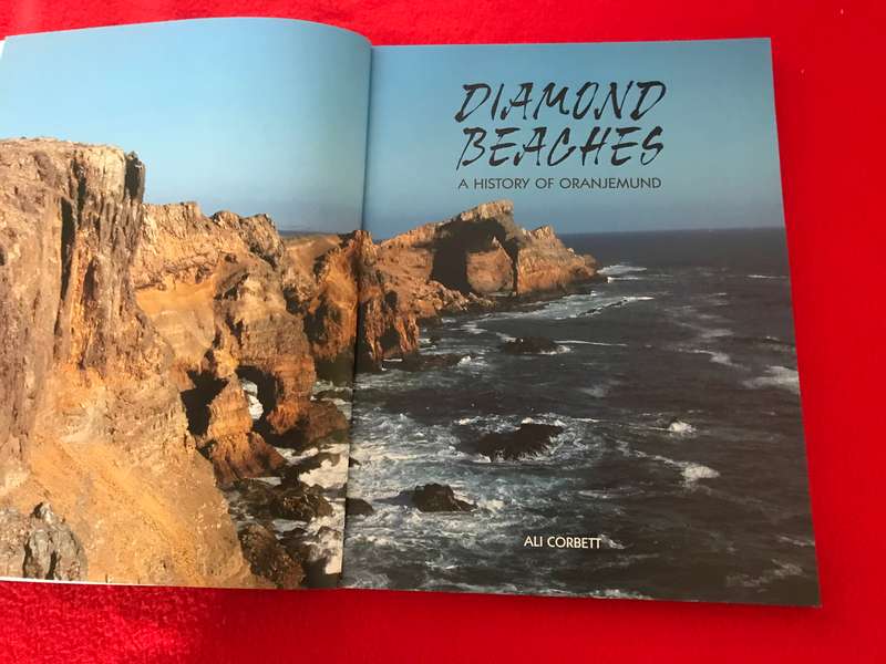 Diamond Beaches : a History of Oranjemund Corbett, Ali , Williamson, Graham, Corbett, Ian , Brickman