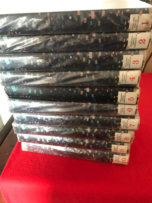 Nuwe Afrikaanse Kinder-Ensiklopedie 1-10 volume with dustcover 1972, 73