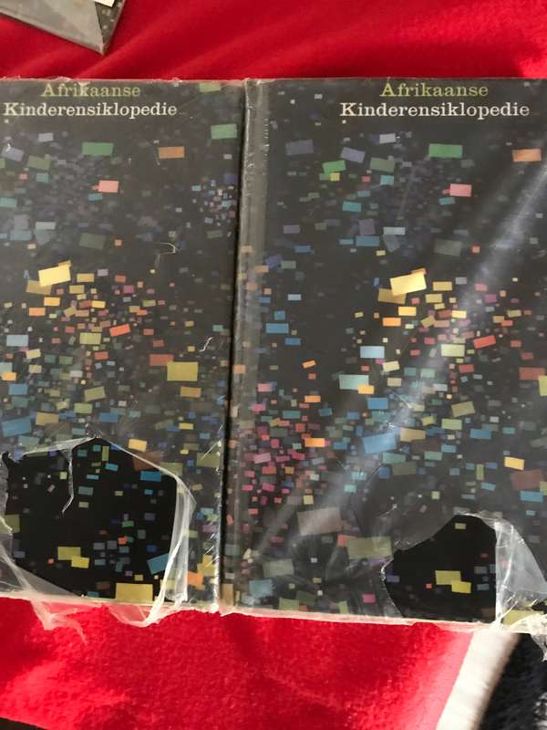 Nuwe Afrikaanse Kinder-Ensiklopedie 1-10 volume with dustcover 1972, 73
