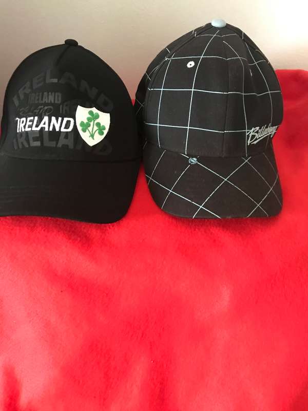 Billabong black and Ireland black cap Lot of 2