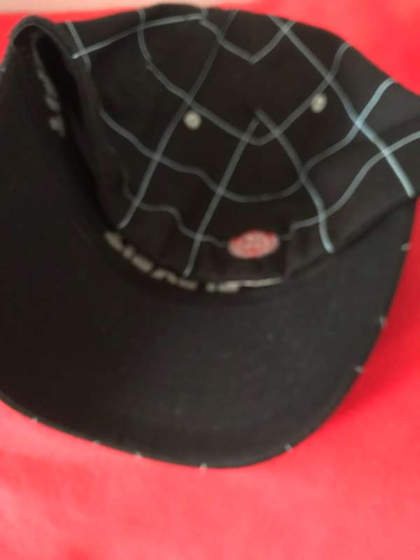 Billabong black and Ireland black cap Lot of 2