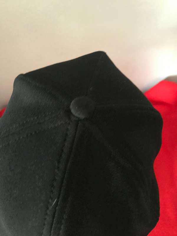 Billabong black and Ireland black cap Lot of 2